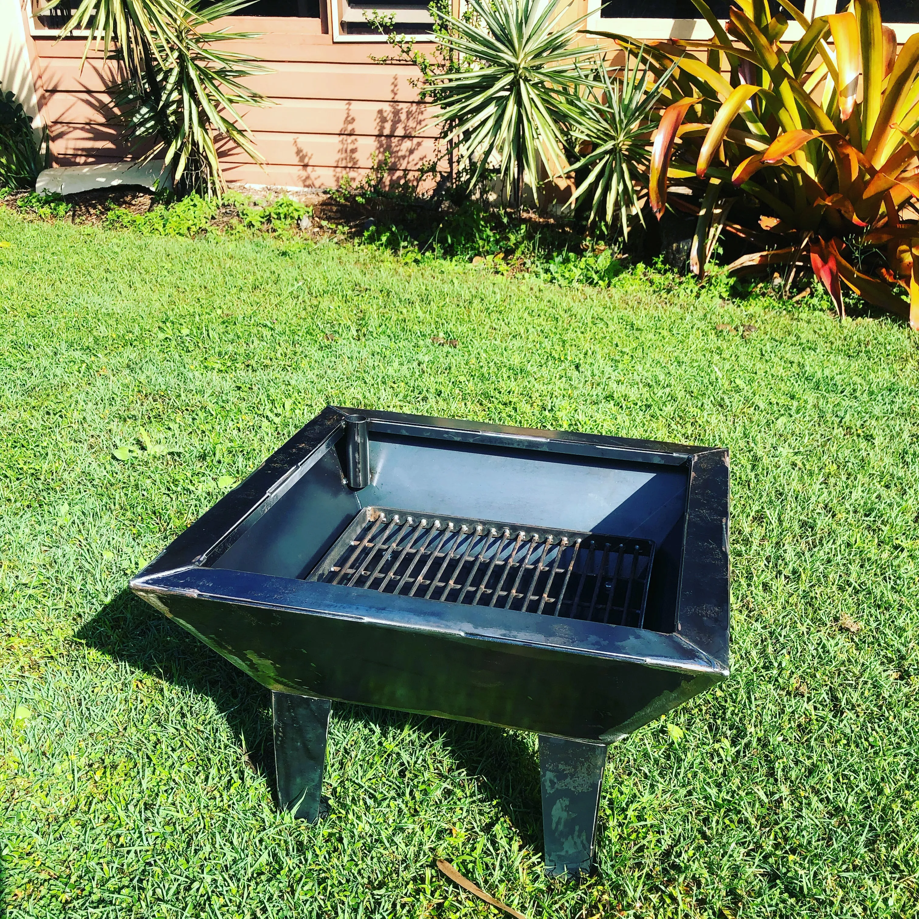 Backyard Fire Pit with Stabiliser, Swinging Grill, BBQ Pan & Cradle