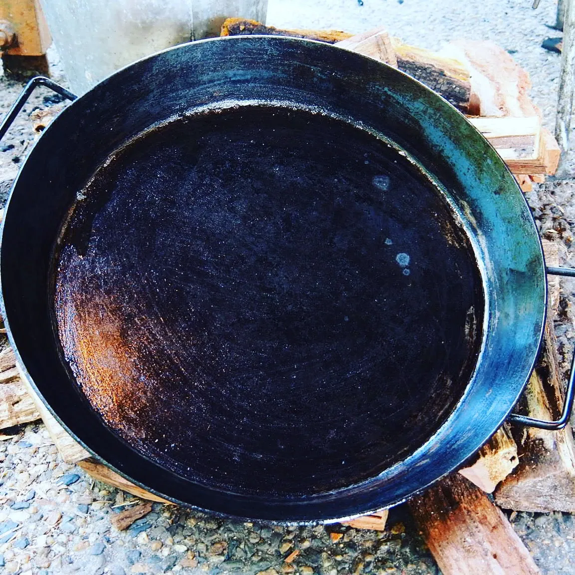 Backyard Fire Pit with Stabiliser, Swinging Grill, BBQ Pan & Cradle