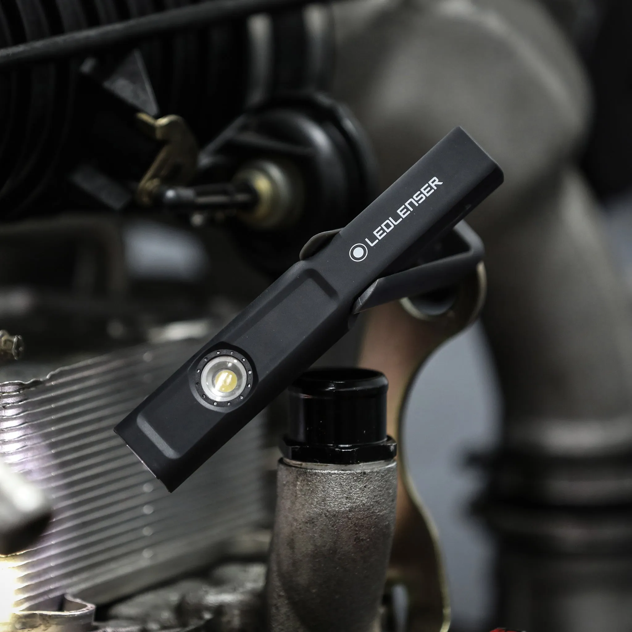 iW4R Inspection Light